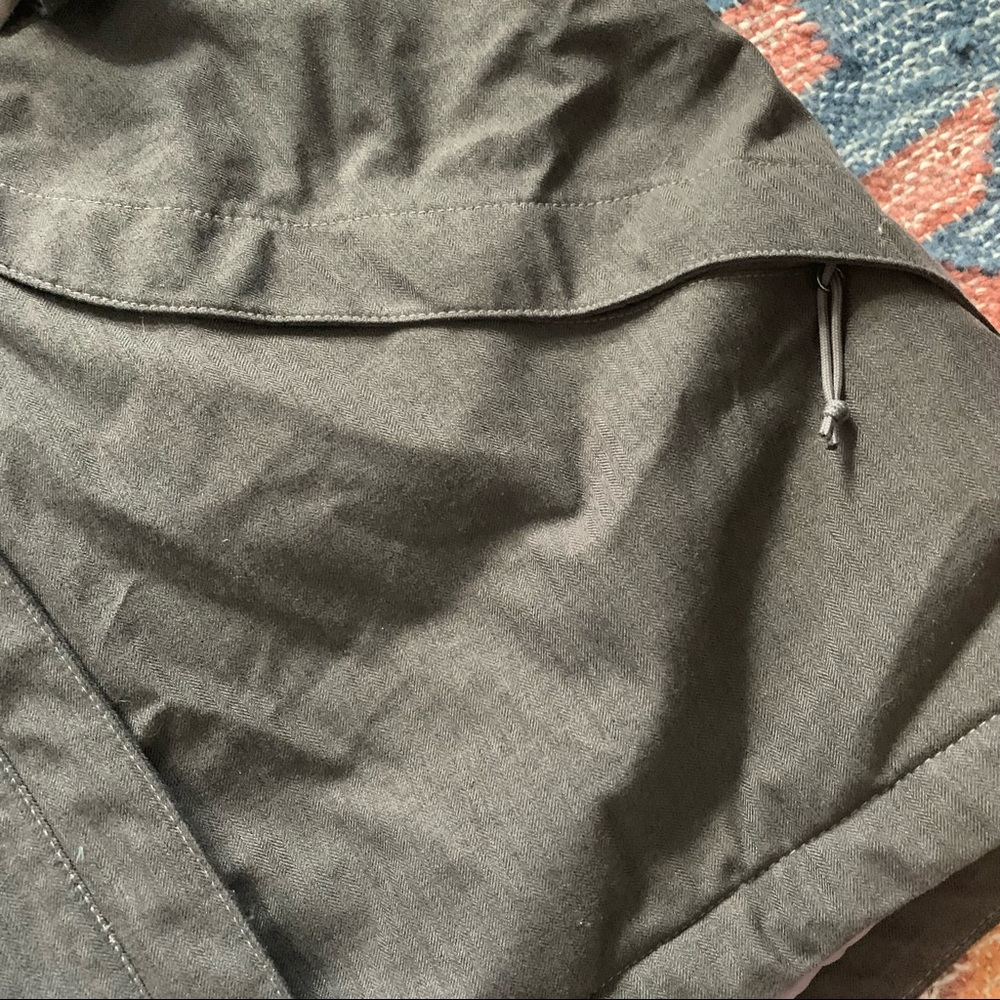 The North Face Women's Gray Hooded Jacket with Light Pink Lining - Picture 7 of 12